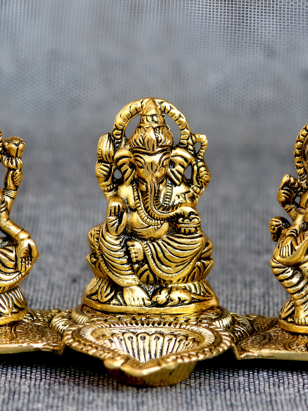 

Craft Junction Gold-Toned Metal Religous Showpiece