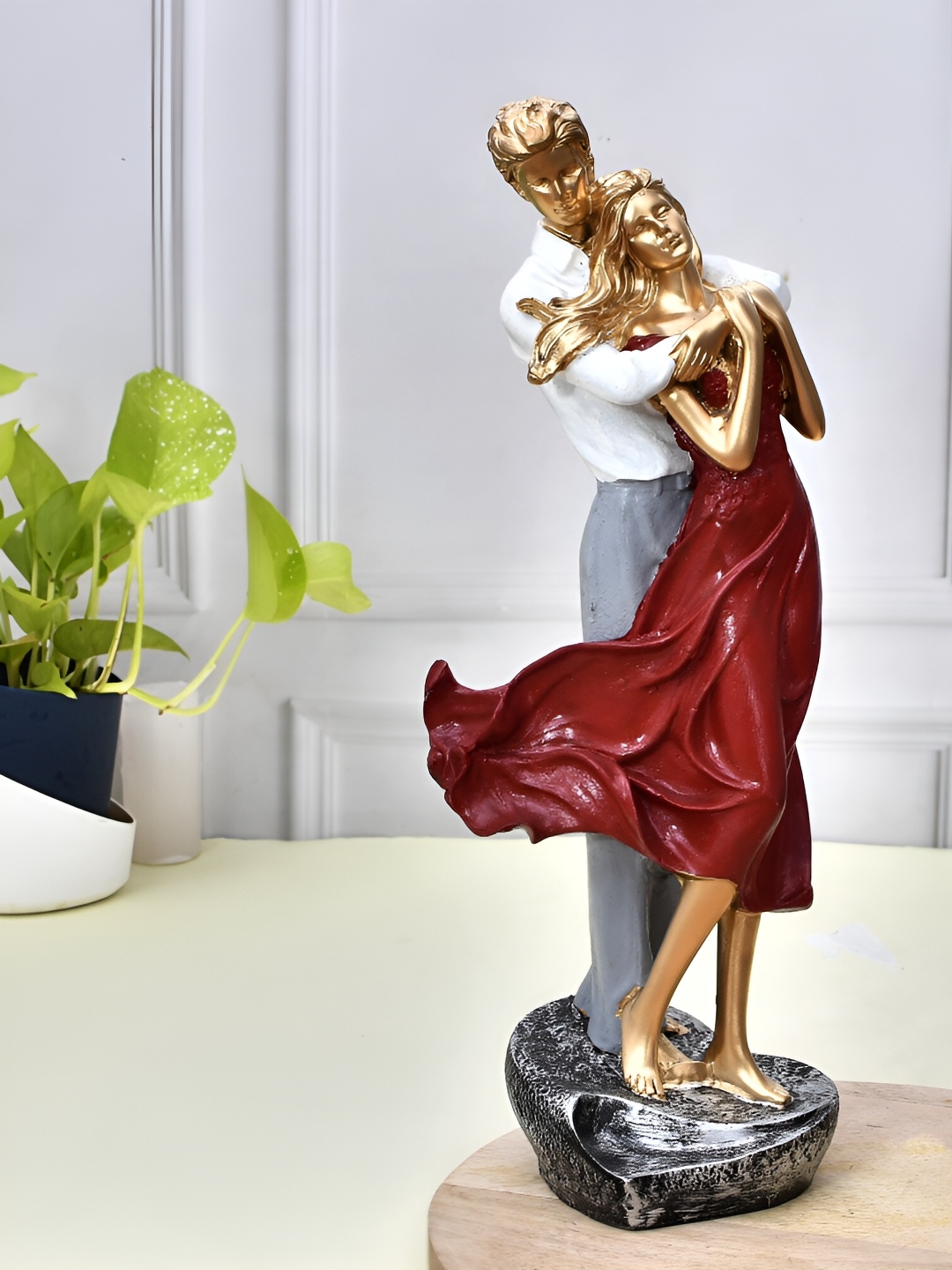 

Craft Junction White and Red Curio Decorative Showpiece