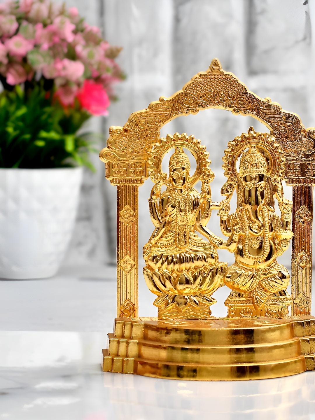 

Craft Junction Gold-Toned Religious Idol Showpiece