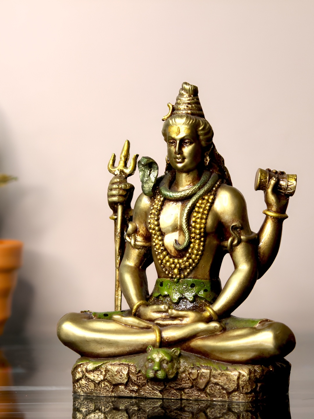 

Craft Junction Gold-Toned Brass Decorative Showpiece