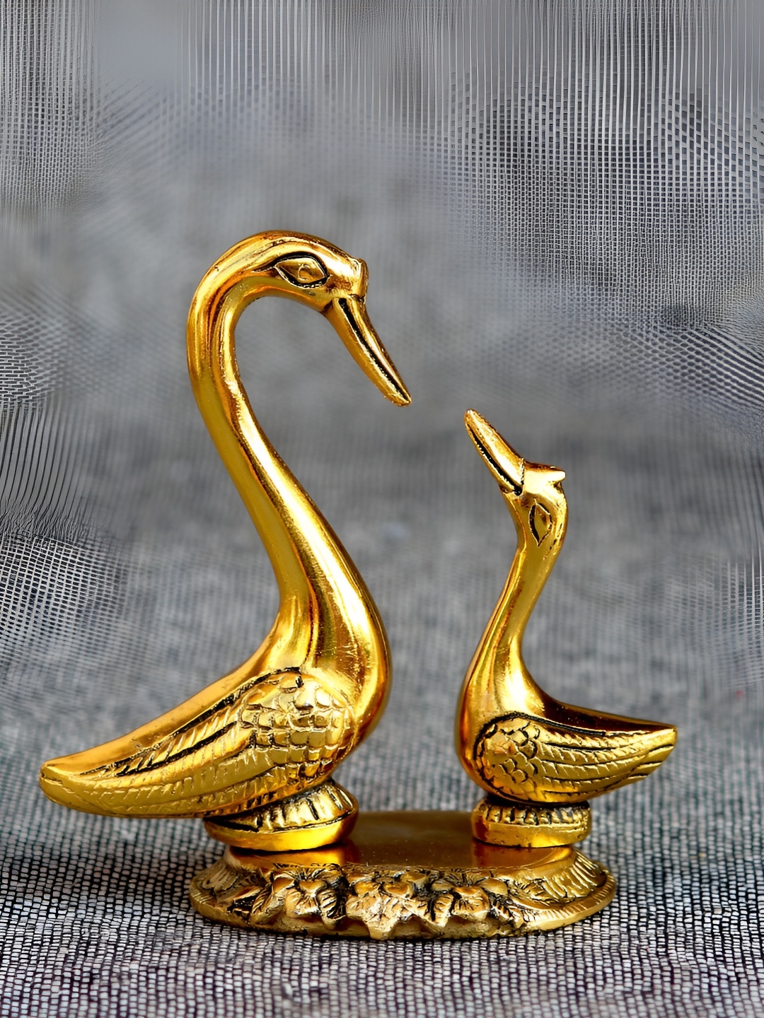 

Craft Junction Gold-Toned Metal Birds Showpiece