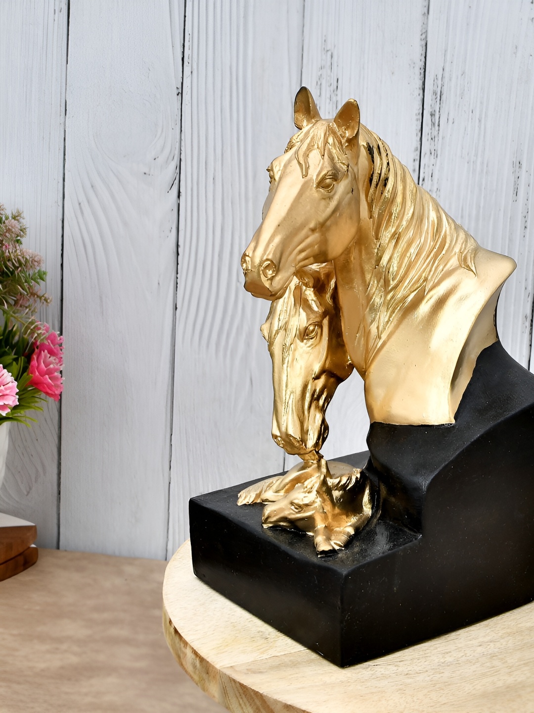 

Craft Junction Gold Toned Two Horse Showpieces