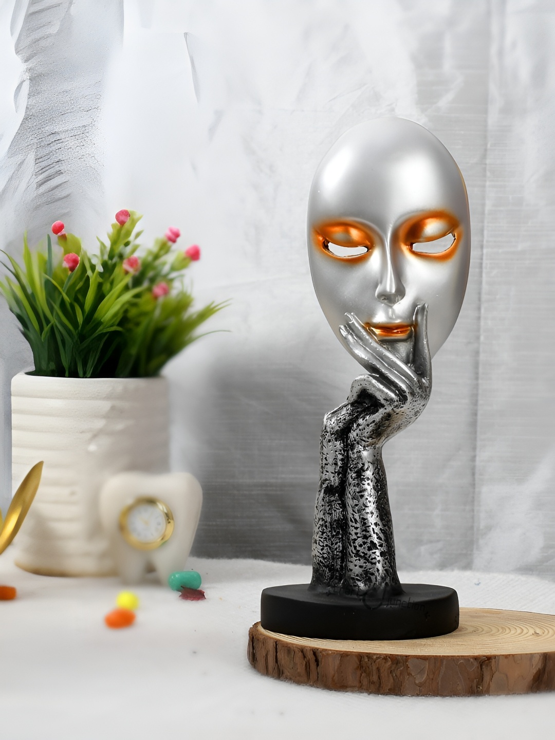 

Craft Junction Silver-Toned Polyresin Figurine Showpiece