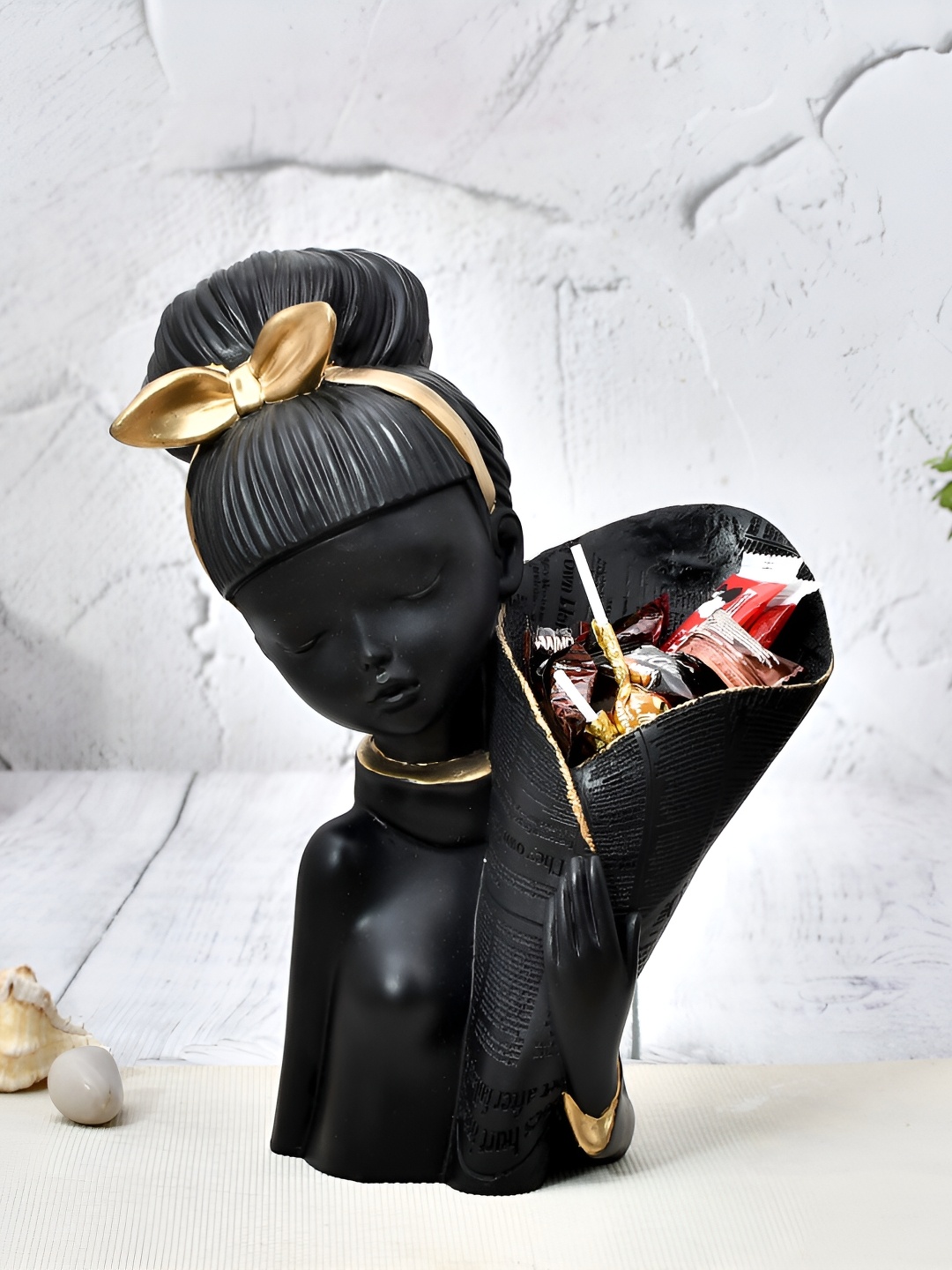 

Craft Junction Black Polyresin Figurine Showpiece