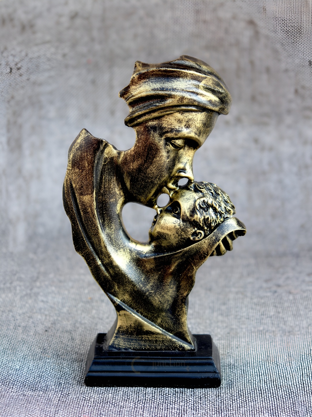 

Craft Junction Bronze Polyresin Figurine Showpiece, Multi