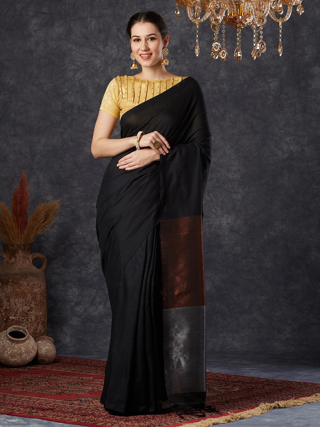 

Resha Zari Khadi Saree with Tassels, Black