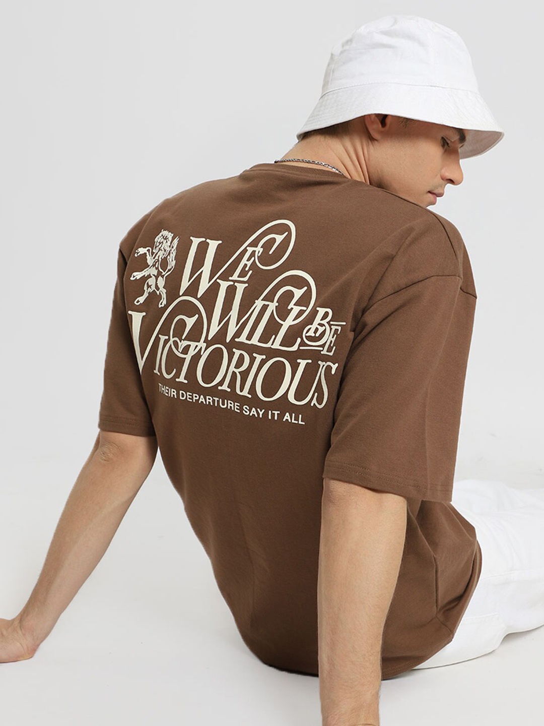 

Banana Club Men Typography Drop-Shoulder Sleeves T-shirt, Brown