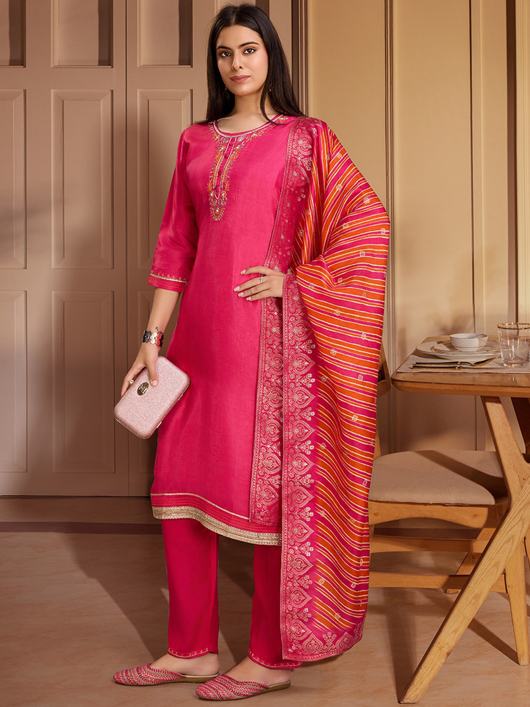 

House of Pataudi Ethnic Motifs Yoke Design Jacquard Straight Kurta & Trousers With Dupatta, Pink