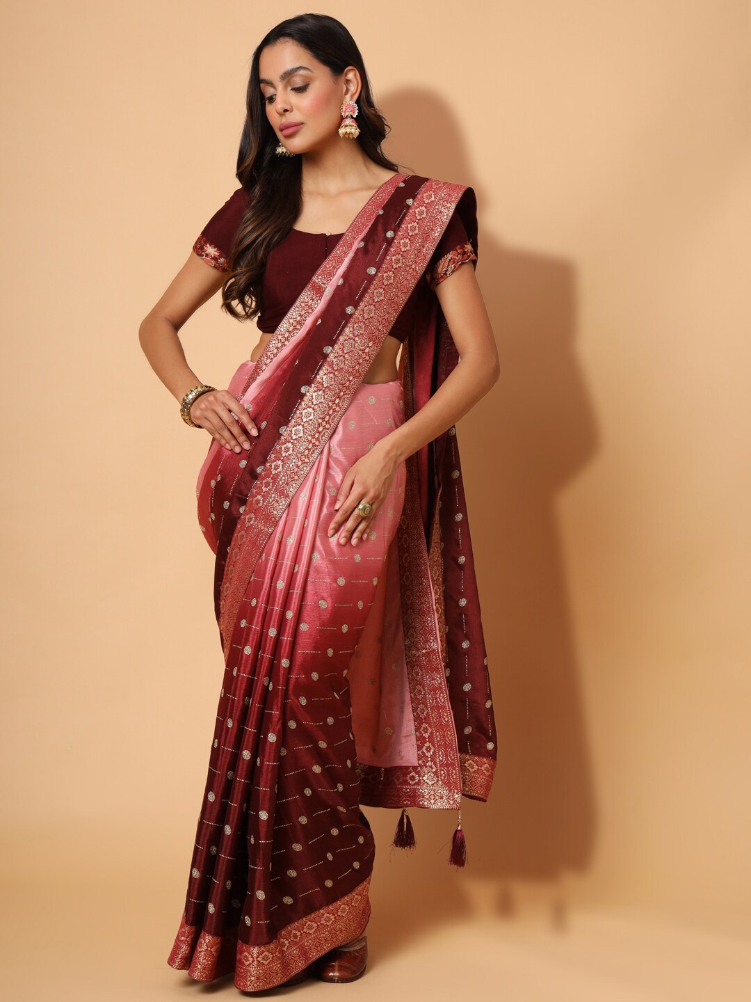 

PRAKRTEE Sequinned Art Silk Saree, Maroon