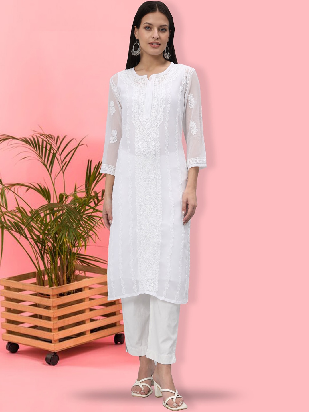 

PARAMOUNT CHIKAN Women Embroidered Lucknowi Chikankari Georgette Kurta, White