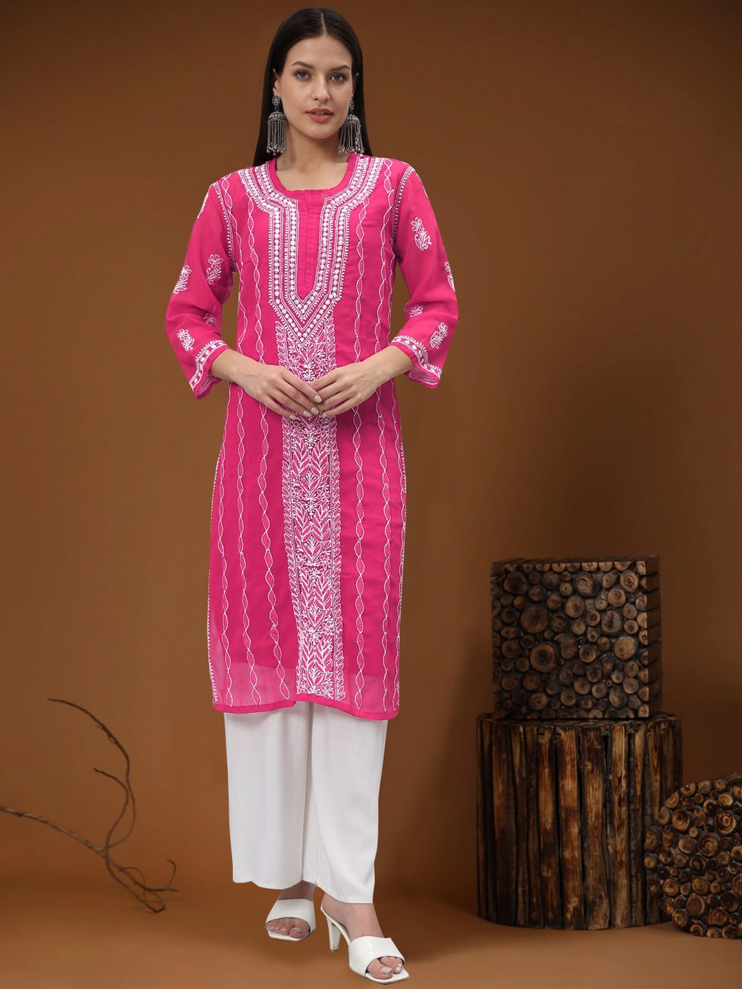 

PARAMOUNT CHIKAN Women Embroidered Lucknowi Chikankari Georgette Kurta, Pink