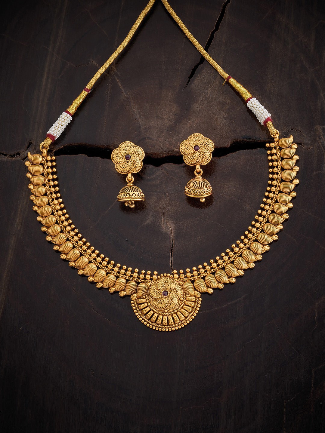

Kushal's Fashion Jewellery Gold-Plated Stone-Studded Floral Jewellery Set