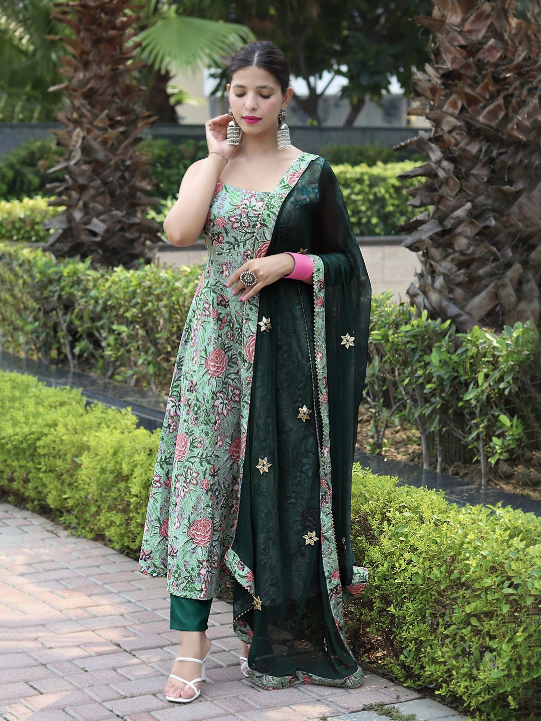 

KALINI Floral Printed Square Neck Three-Quarter Sleeves Kurta Set, Green