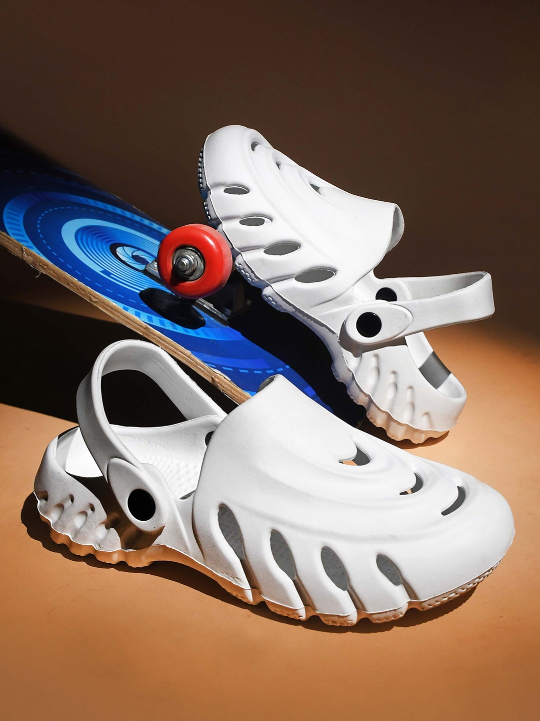 

HRX by Hrithik Roshan Men White Self Design Clogs