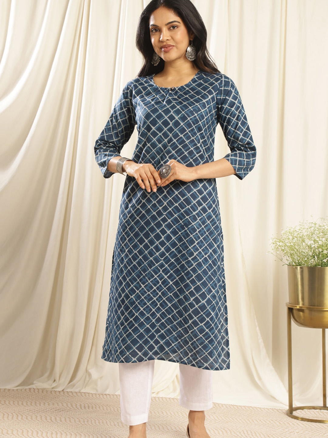

Tahiliya Geometric Printed Cotton Strigth Kurta, Navy blue