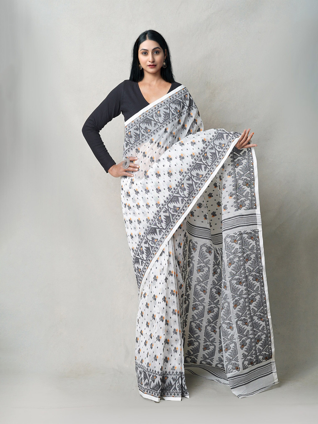 

Unnati Silks Woven Design Pure Cotton Handloom Jamdani Saree, White