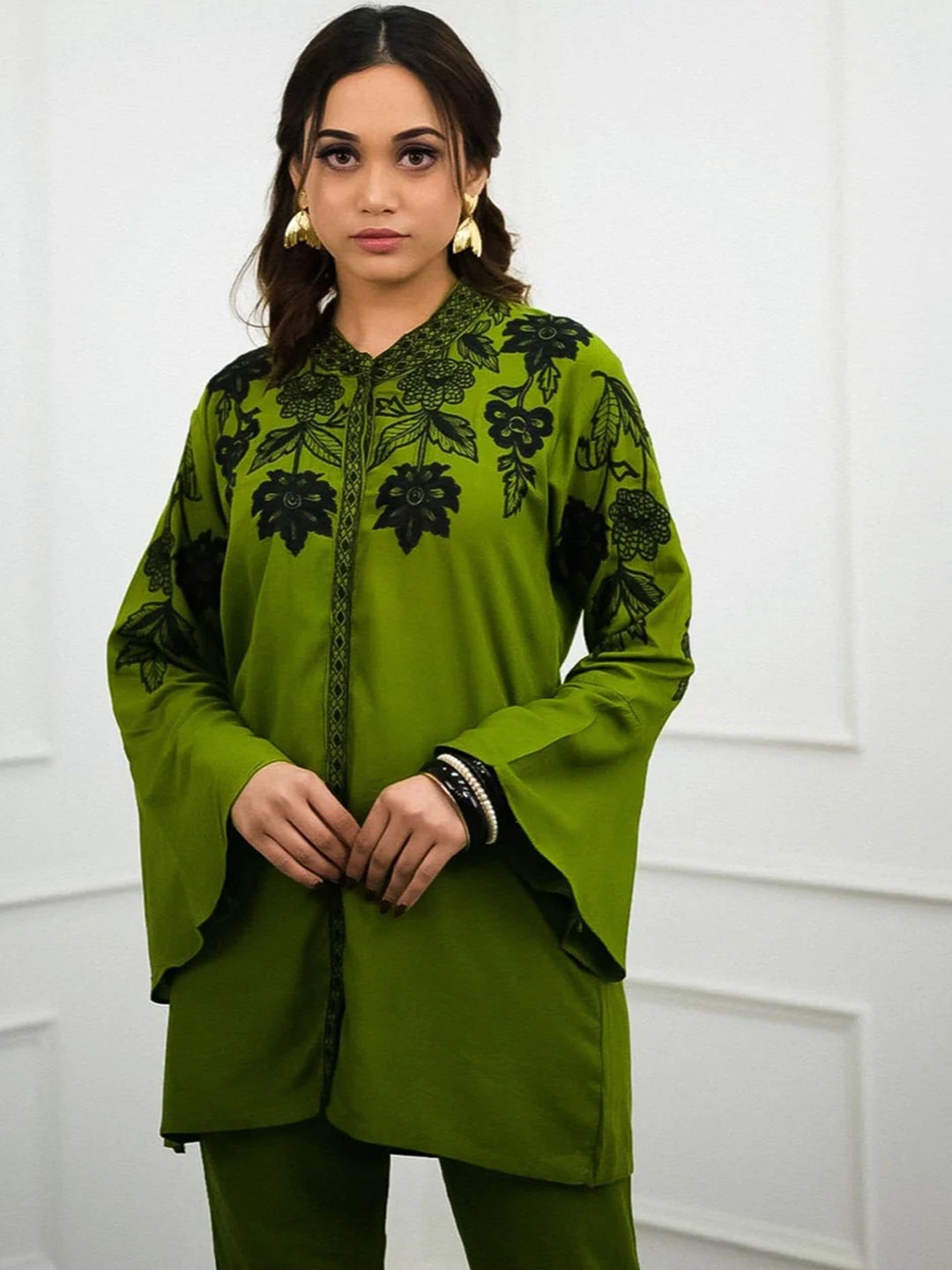 

NoLabels Floral Embroidered Long Sleeves Top & Trousers, Green