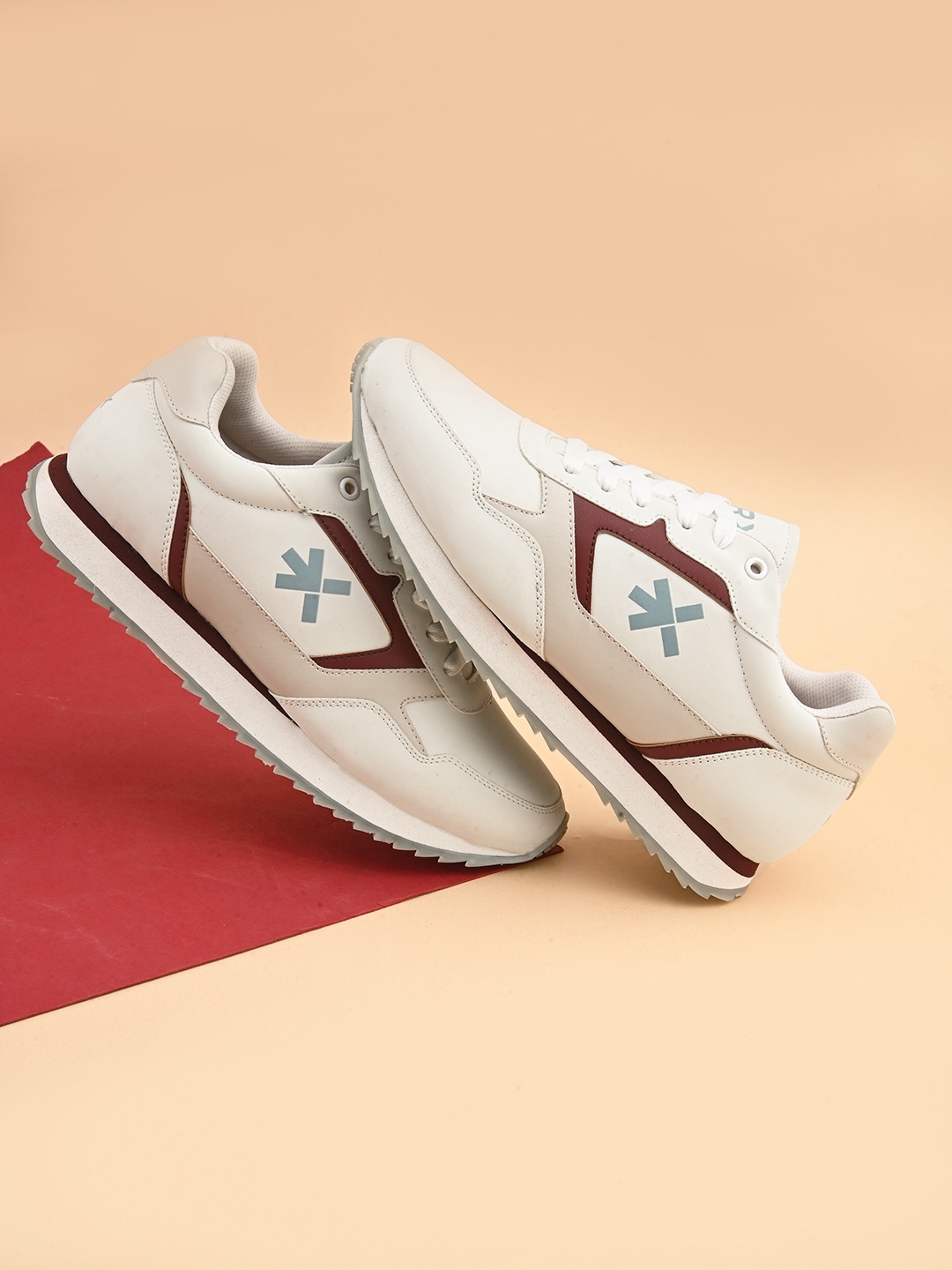 

HRX by Hrithik Roshan Women Round Toe Lightweight Sneakers, White