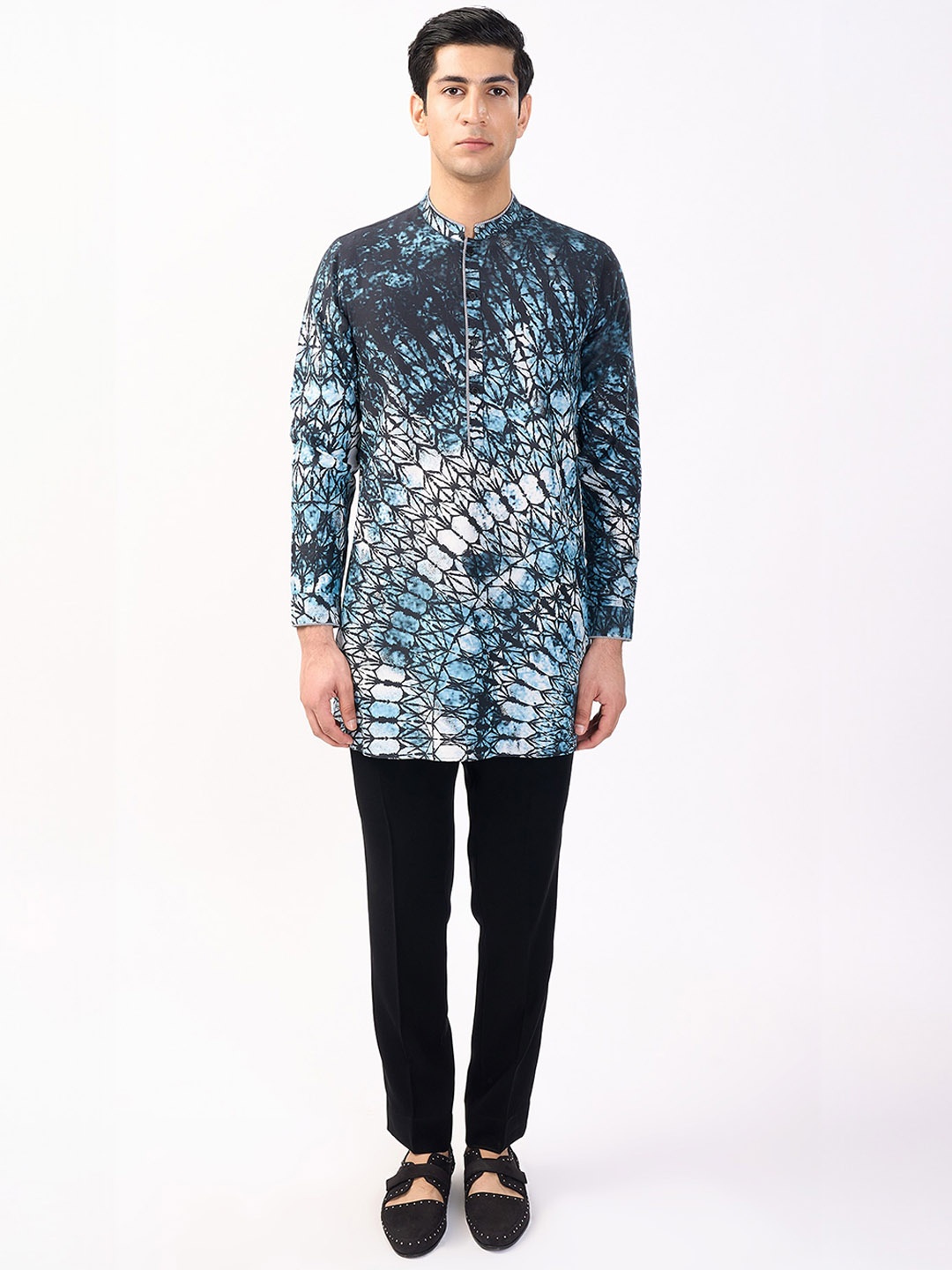 

Rohit Gandhi + Rahul Khanna Shibori Batik Dyed Mandarin Collar Kurta, Navy blue