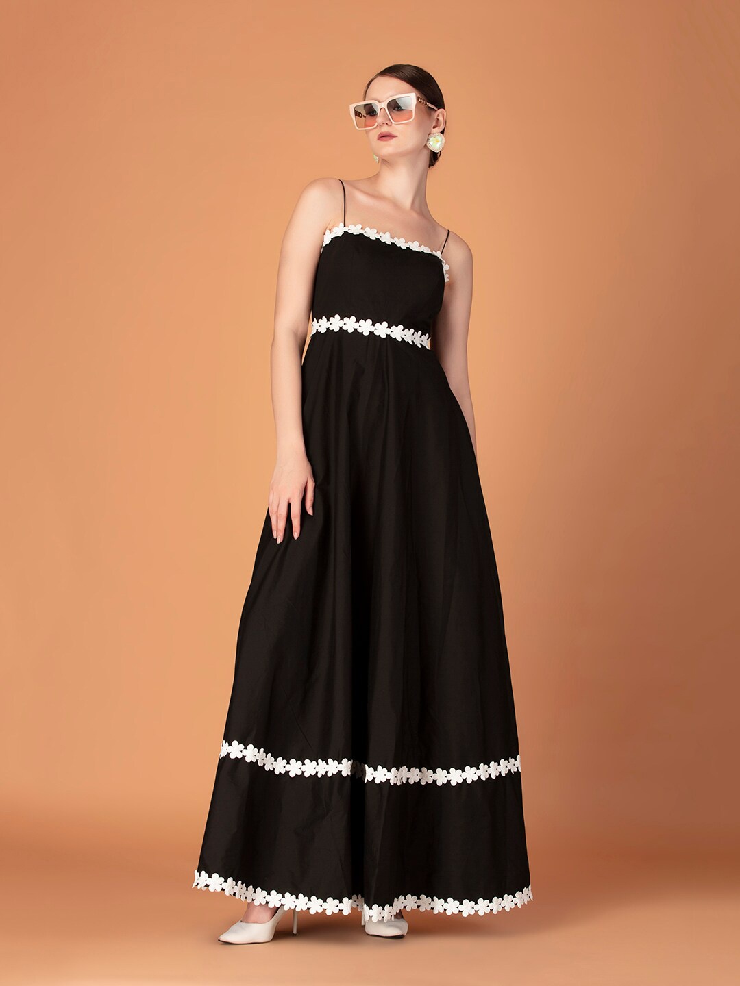 

De Novoo Floral Embellished Lace Inserts Detailed Pure Cotton Maxi Dress, Black