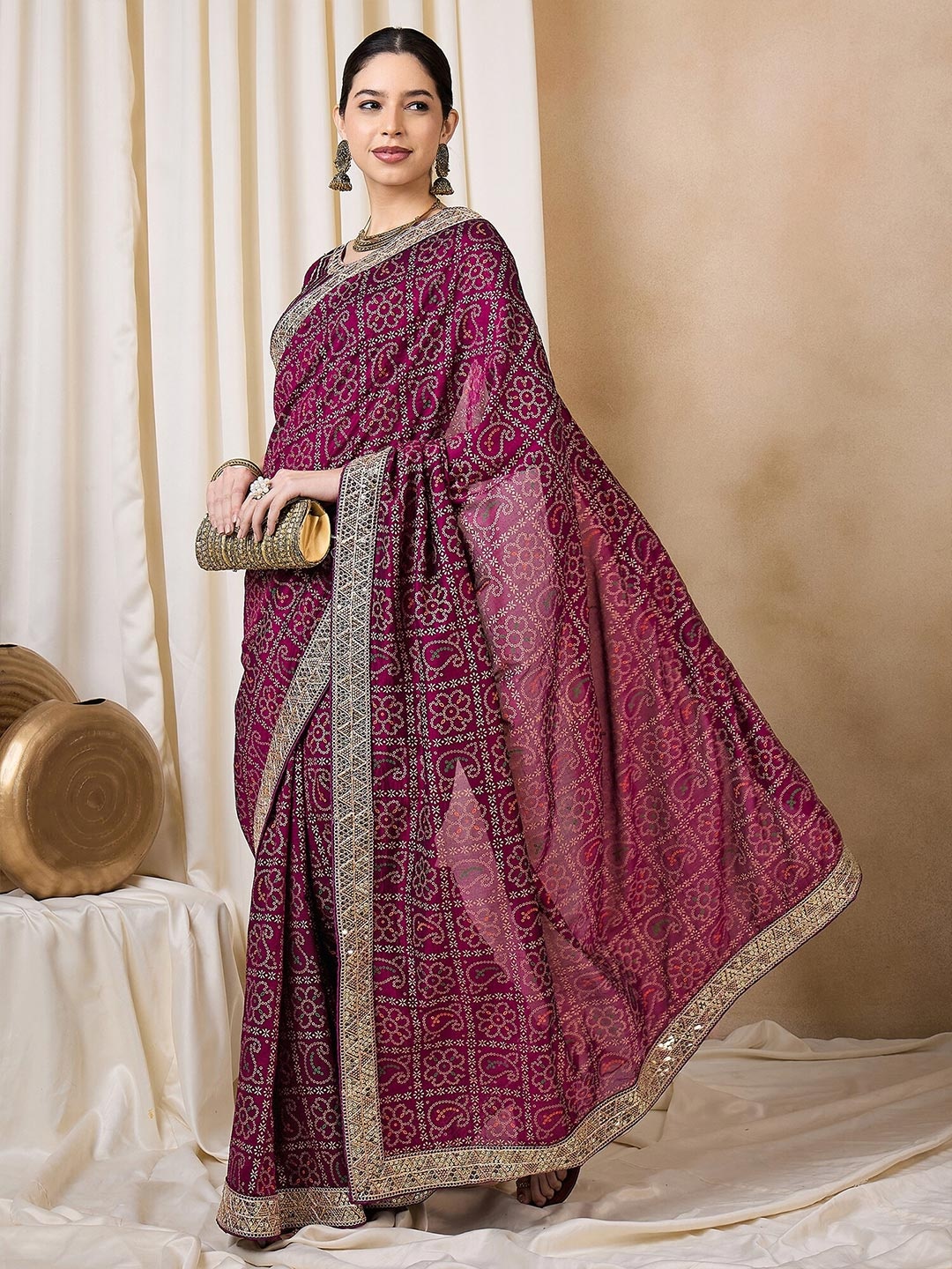 

KAVINDI Bandhani Sequinned Pure Georgette Bandhani Saree, Burgundy