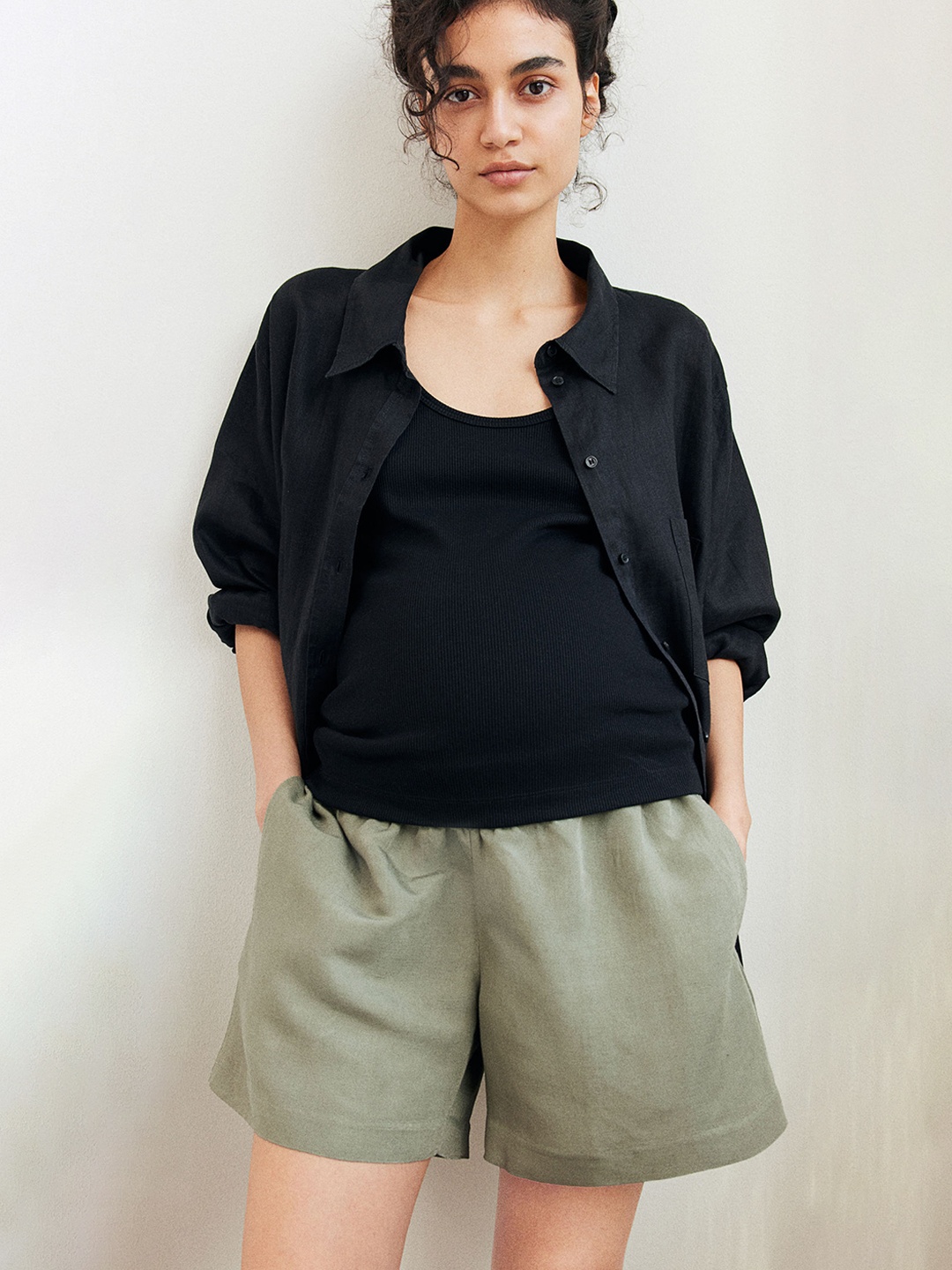 

H&M Women MAMA Linen-Blend Shorts, Green