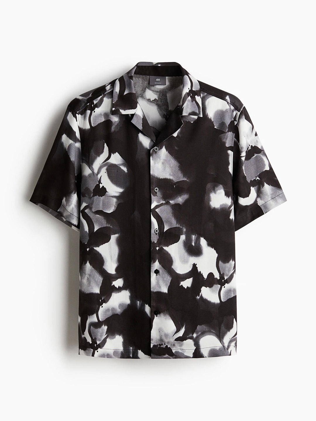 

H&M Men Regular Fit Lyocell Resort Shirt, Black