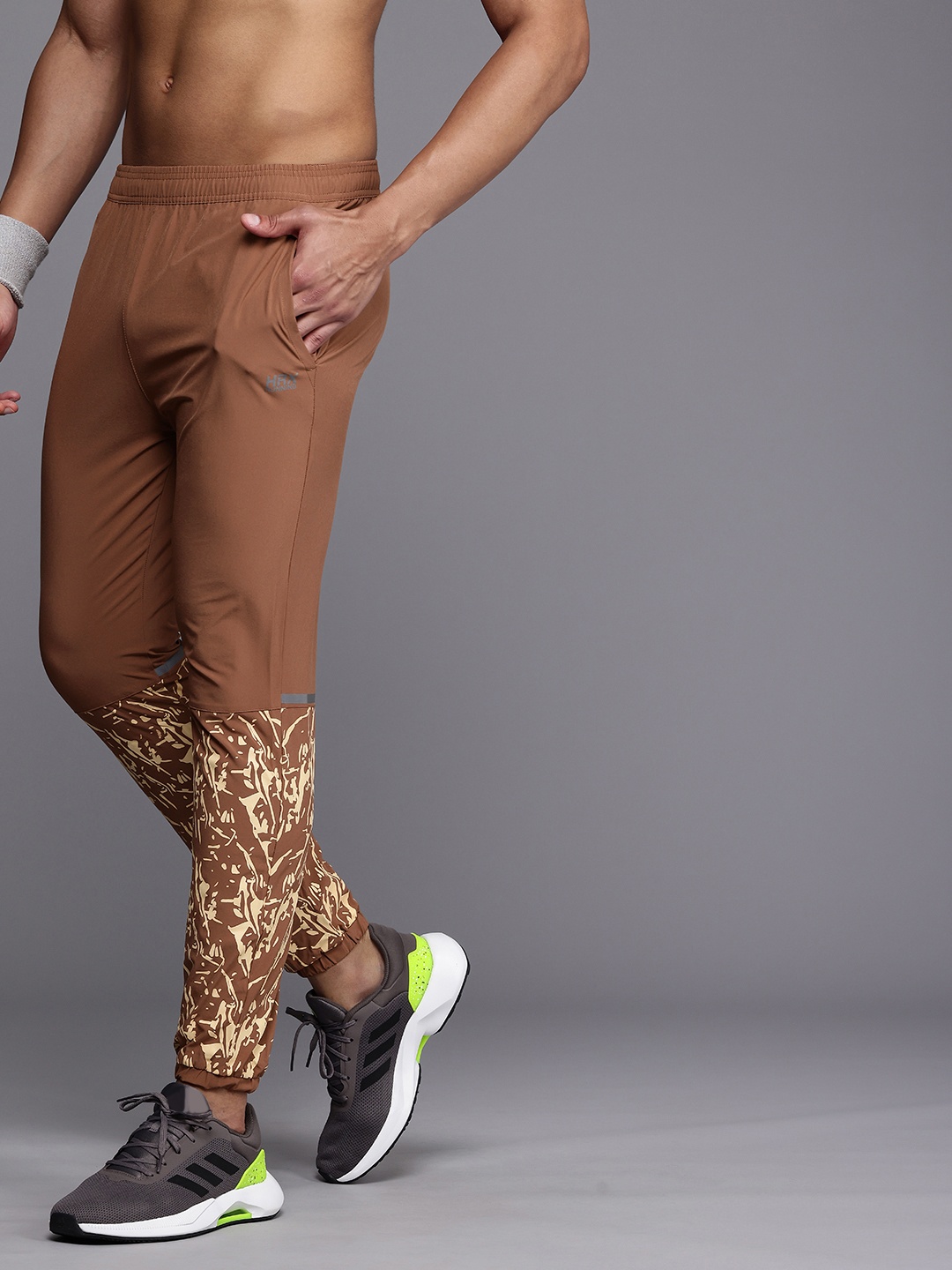 

HRX by Hrithik Roshan Men Printed Rapid Dry Antimicrobial Finish Running Joggers, Brown