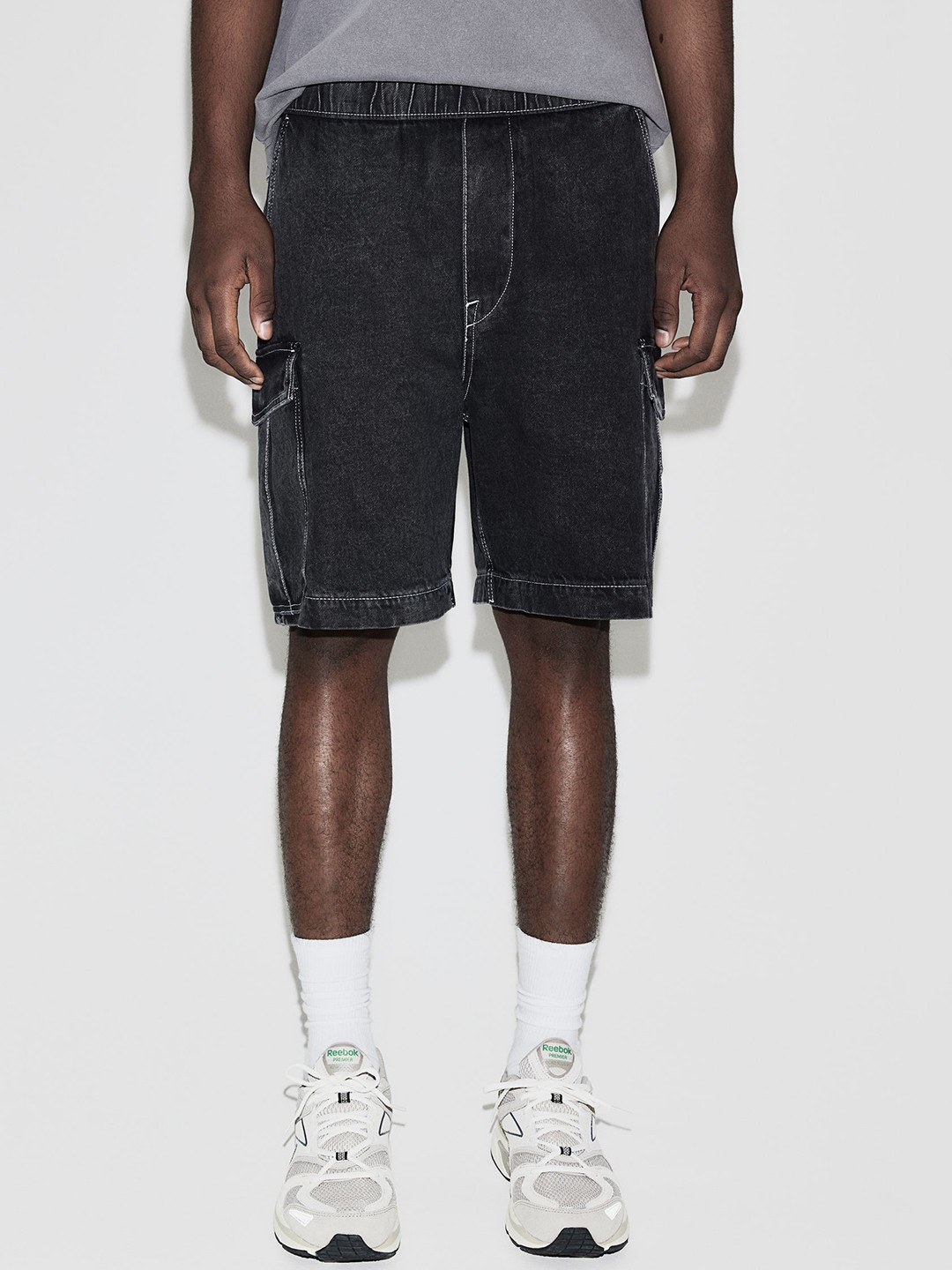 

H&M Men Loose Denim Cargo Shorts, Grey