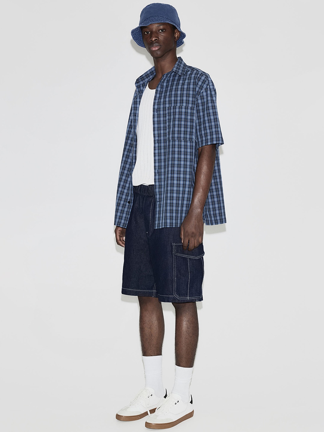 

H&M Men Cotton Loose Denim Cargo Shorts, Navy blue