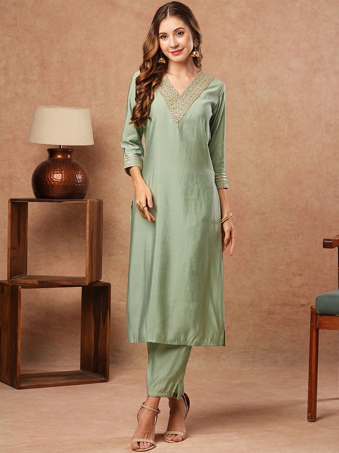 

FASHOR Ethnic Motifs Embroidered Regular Straight Kurta with Trousers, Green