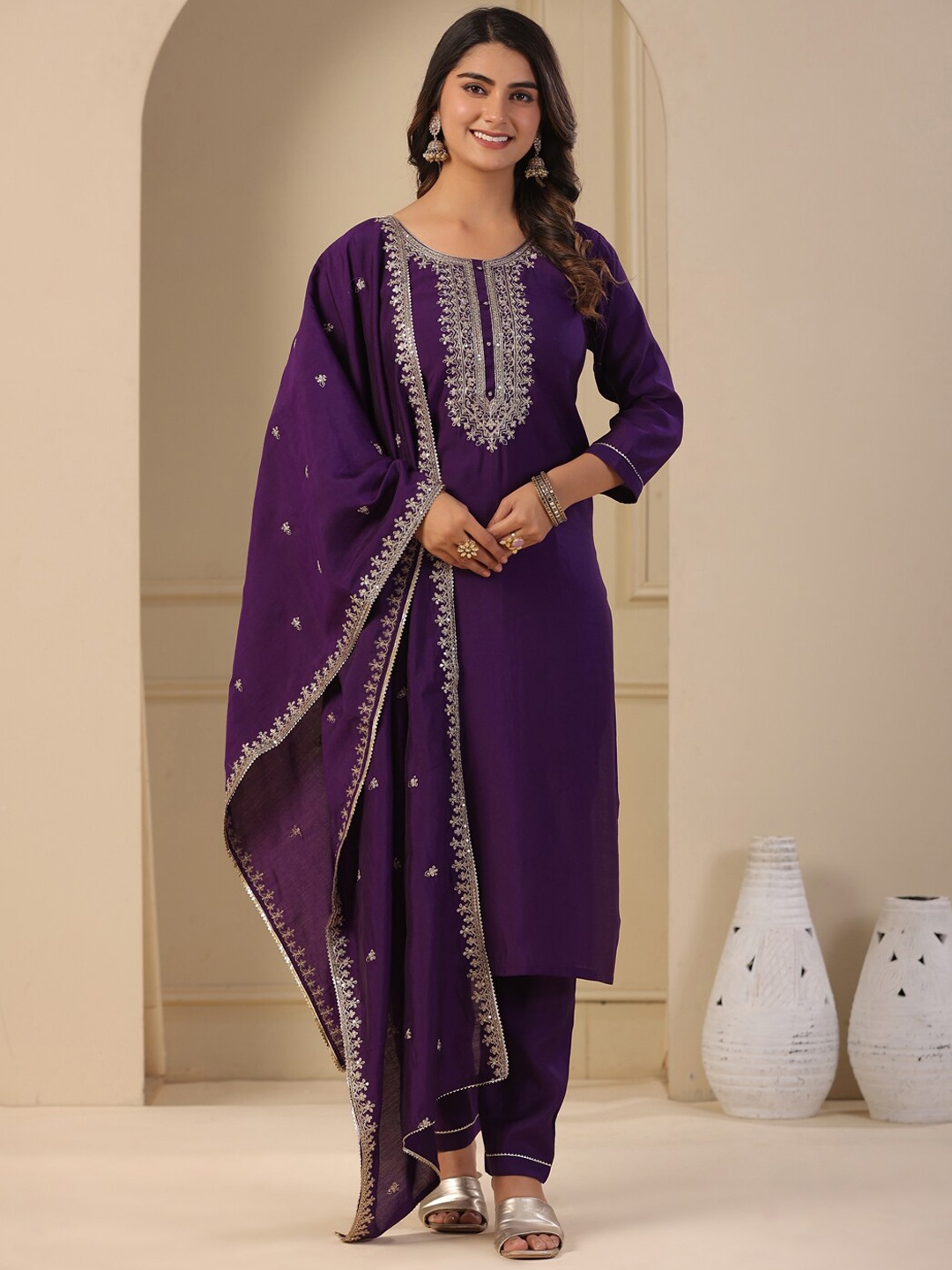 

FASHOR Ethnic Motifs Yoke Design Zari Straight Kurta With Trousers & Dupatta, Purple