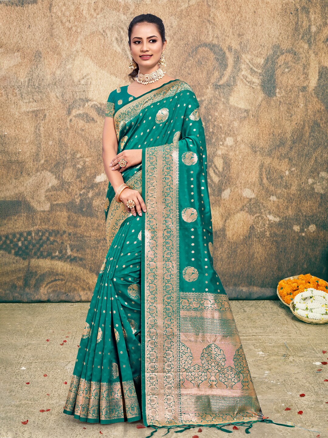 

Fashion Petals Ethnic Motifs Woven Design Zari Saree, Green