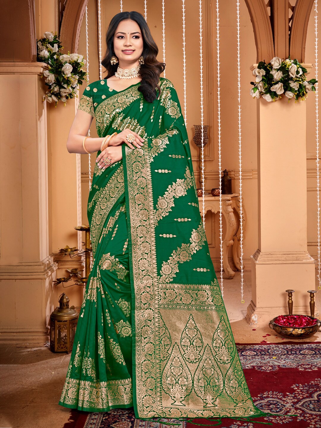 

Fashion Petals Floral Woven Design Zari Saree, Green