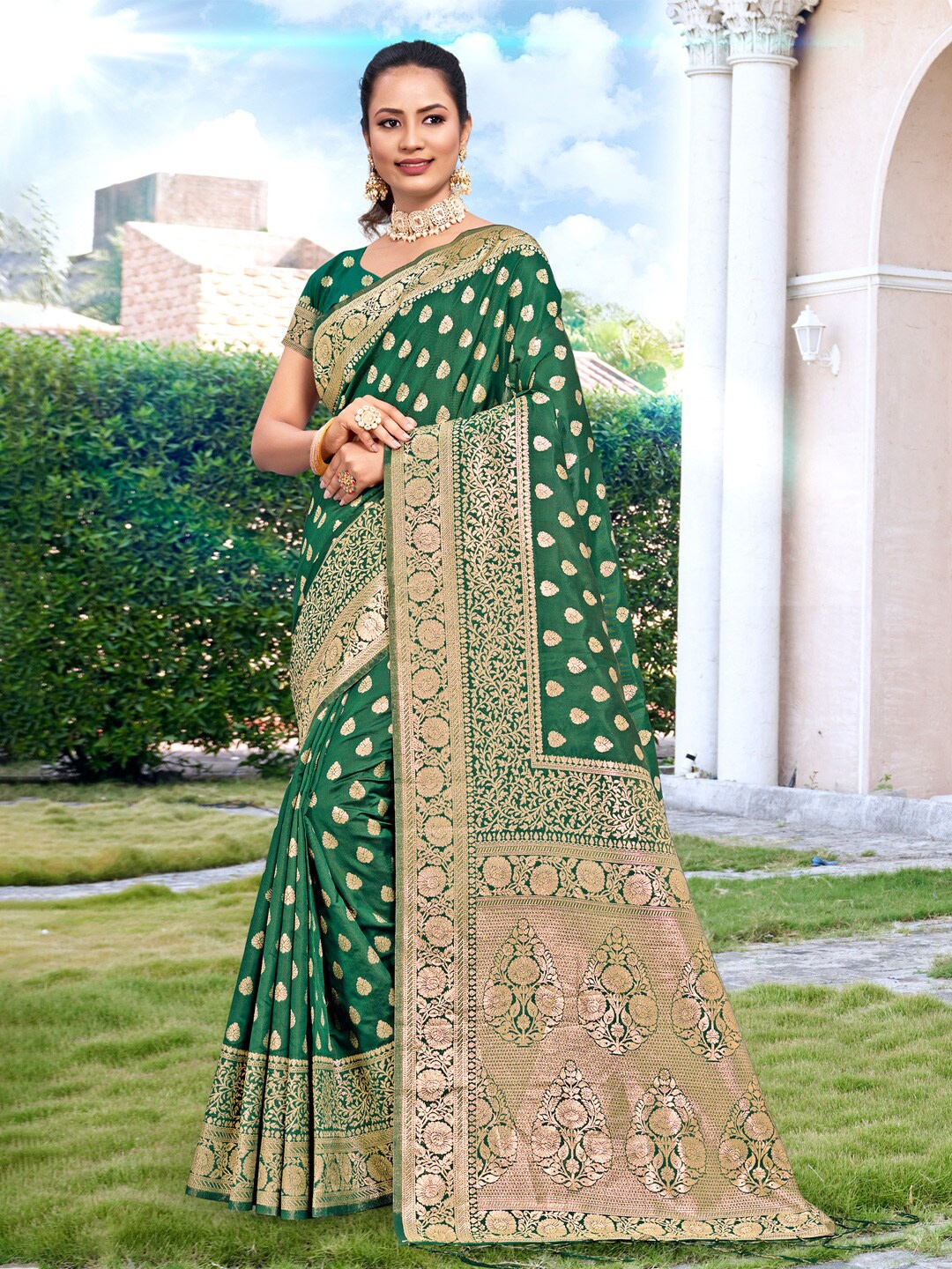

Fashion Petals Ethnic Motifs Woven Design Zari Saree, Green