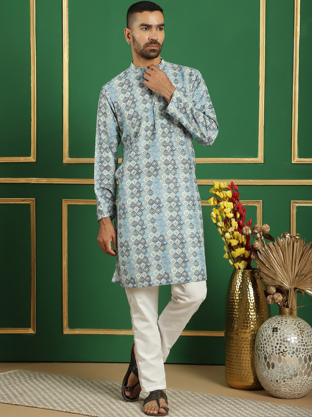 

Anouk Ethnic Motifs Printed Regular Thread Work Kurta & Pyjamas, Turquoise blue