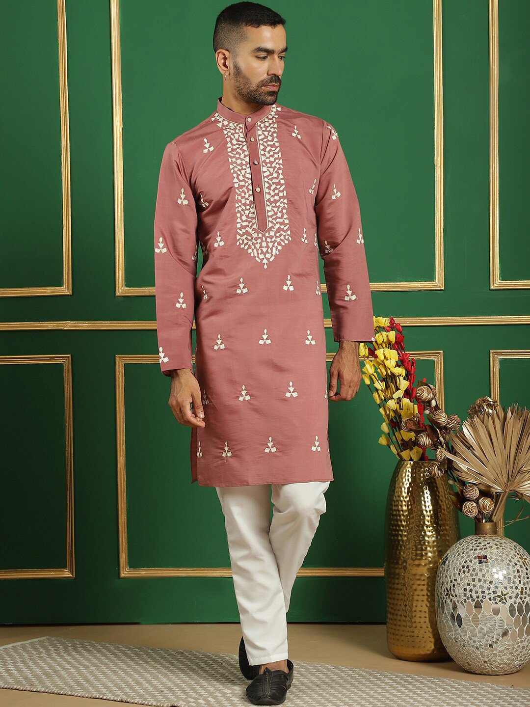 

Anouk Embroidered Chikankari Straight Kurta with Pyjama, Peach