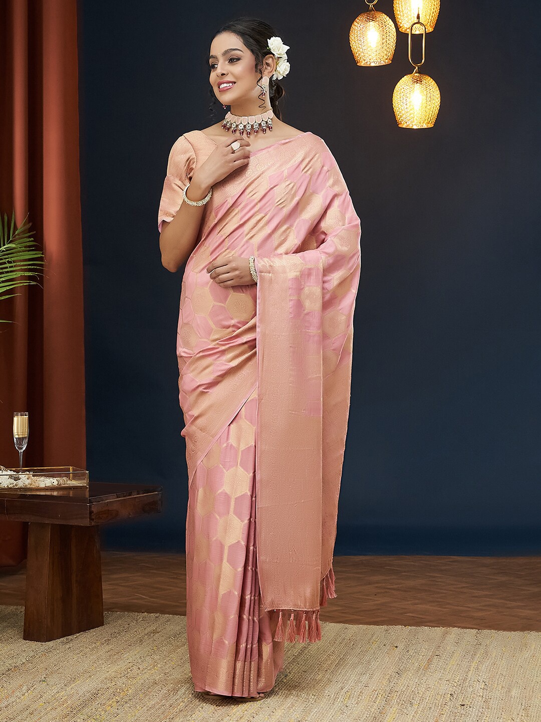 

FLOURIOUS Floral Zari Pure Silk Kanjeevaram Saree, Peach