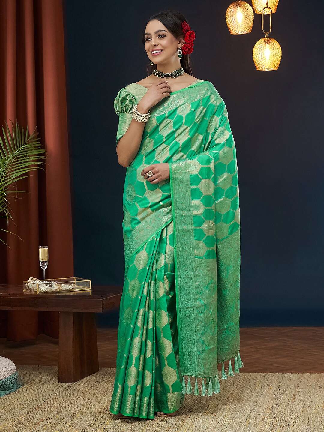 

FLOURIOUS Ethnic Motifs Woven Design Zari Pure Silk Kanjeevaram Saree, Green