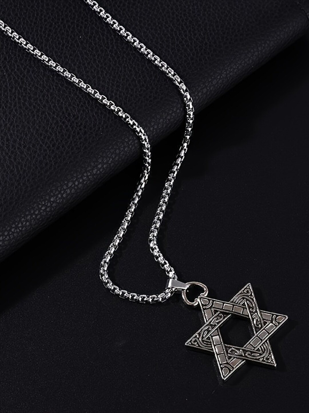 

FIMBUL Men Silver-Plated Hexagram Pendant & Chain