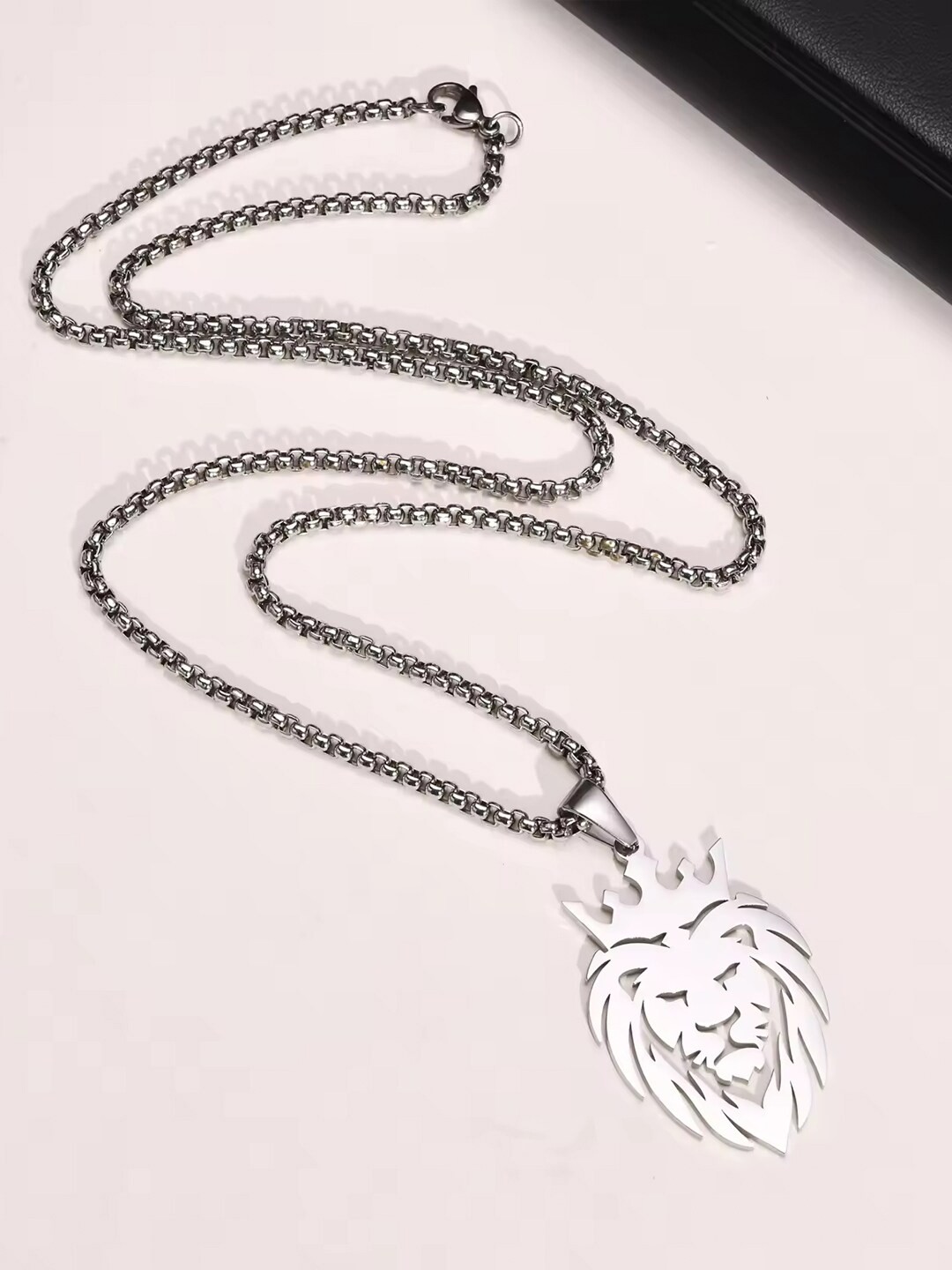 

FIMBUL Men Silver-Plated Stainless Steel Lion Head Pendant & Chain