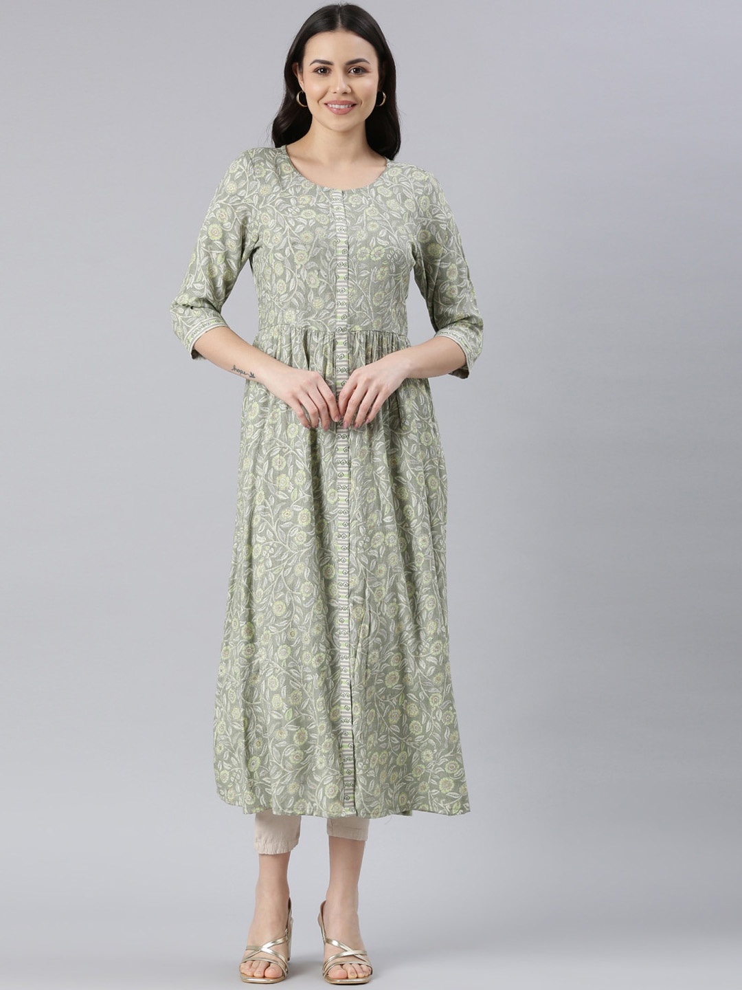 

Samhitas Floral Printed Round Neck A-Line Kurta, Green