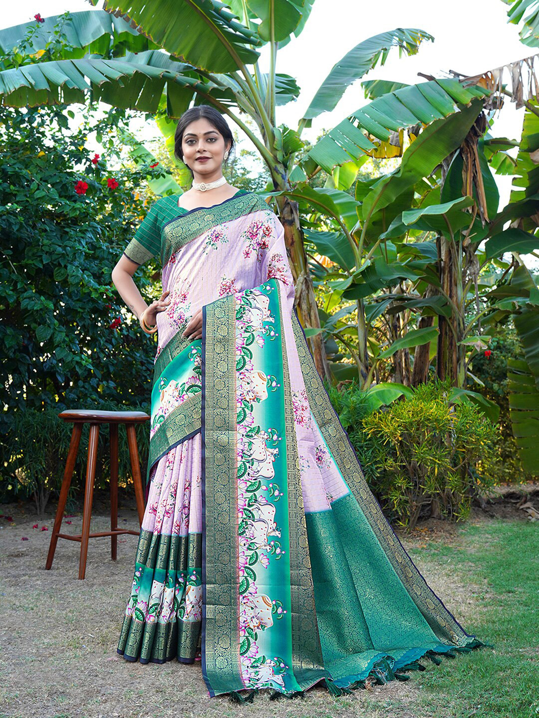 

JUST FASHION Floral Printed Zari Banarasi Saree, Pink