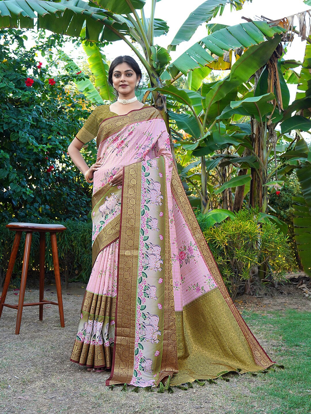 

JUST FASHION Floral Printed Zari Banarasi Saree, Pink