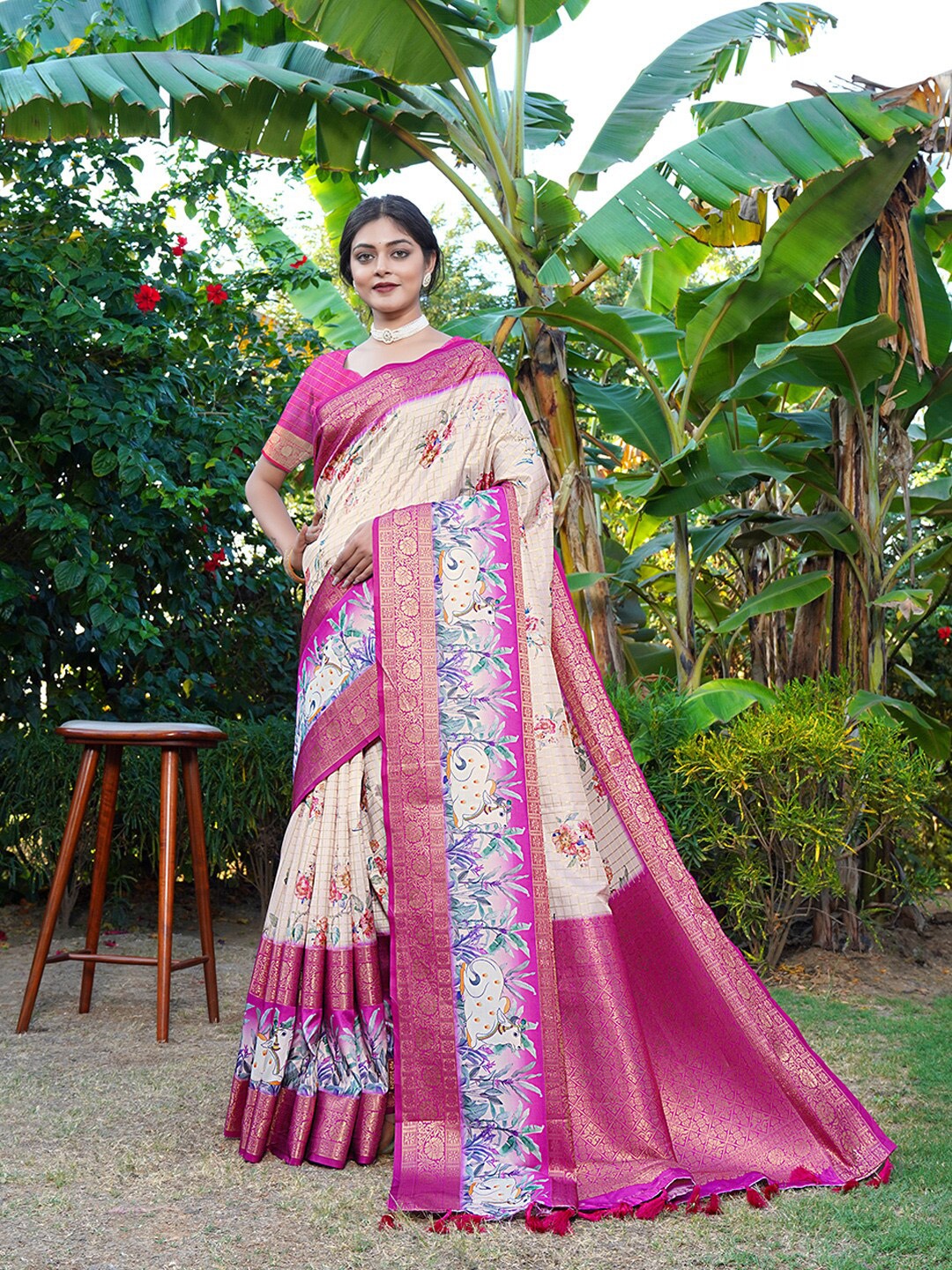 

JUST FASHION Floral Printed Zari Banarasi Saree, Off white