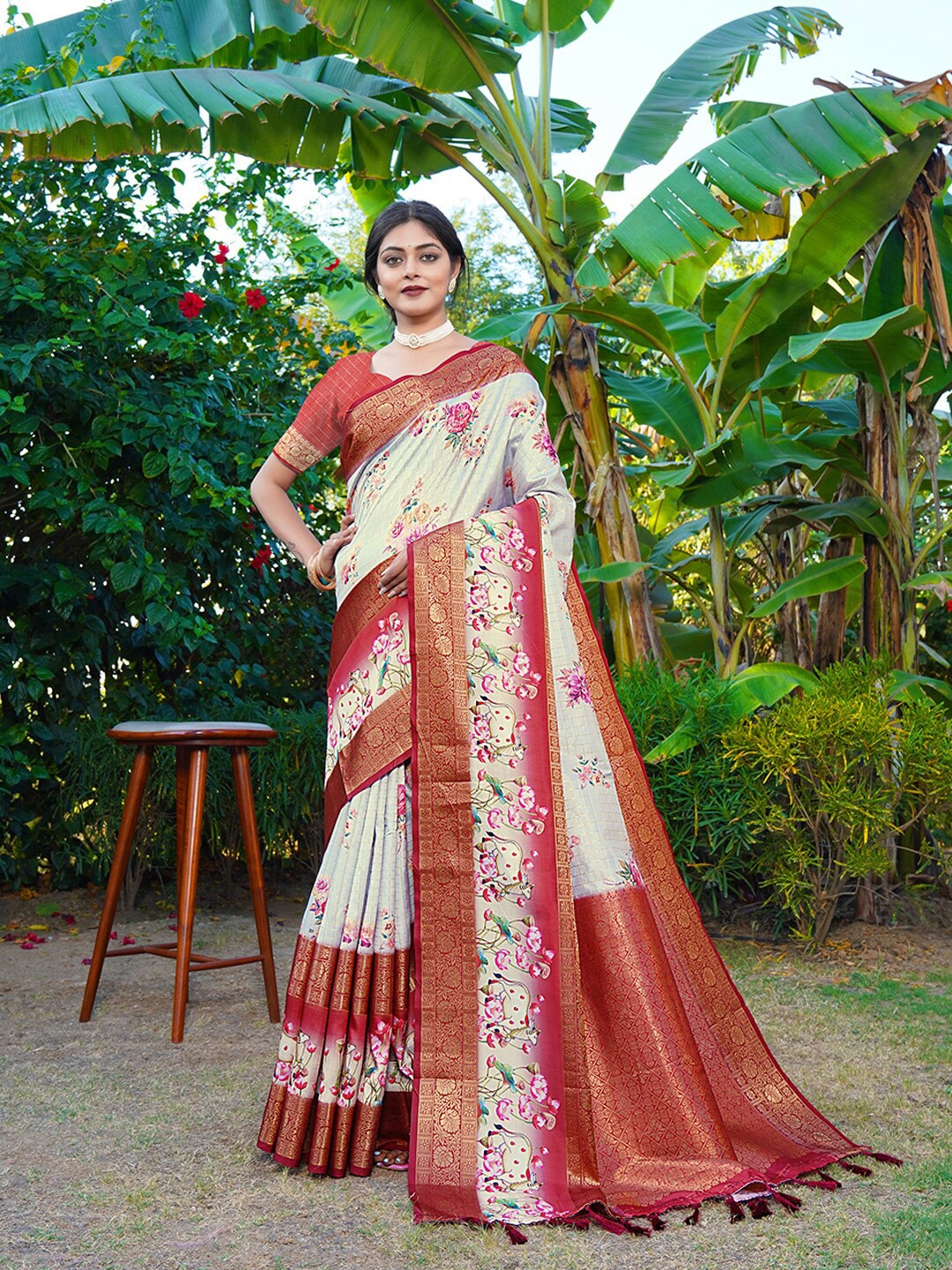 

JUST FASHION Floral Printed Banarasi Zari Saree, Cream