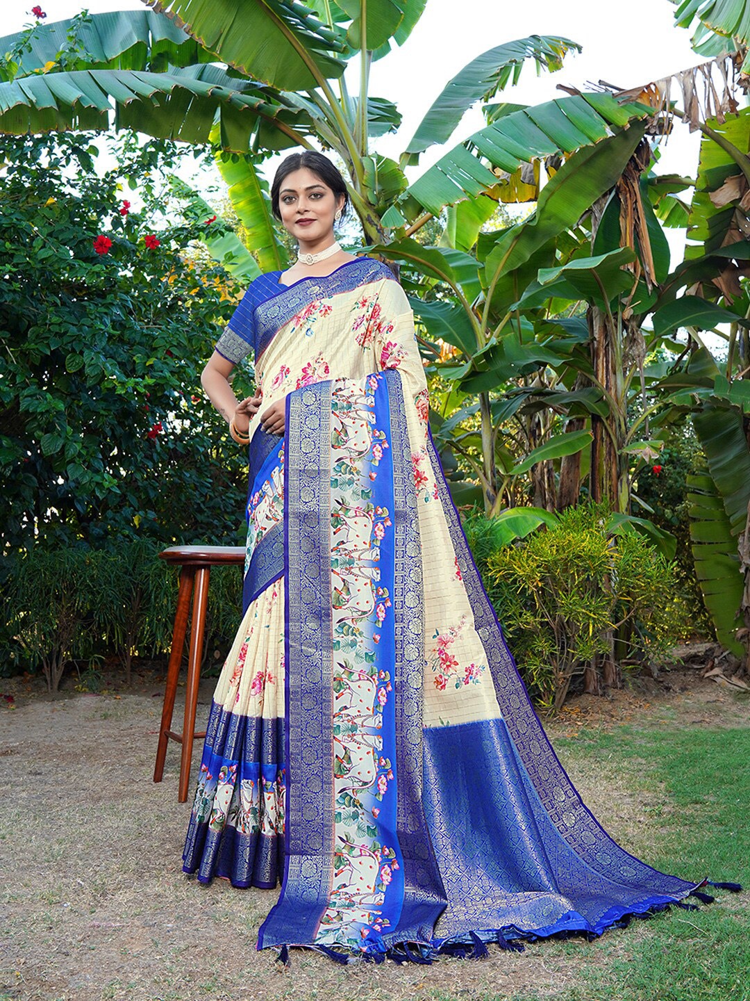

JUST FASHION Floral Printed Zari Banarasi Saree, Blue