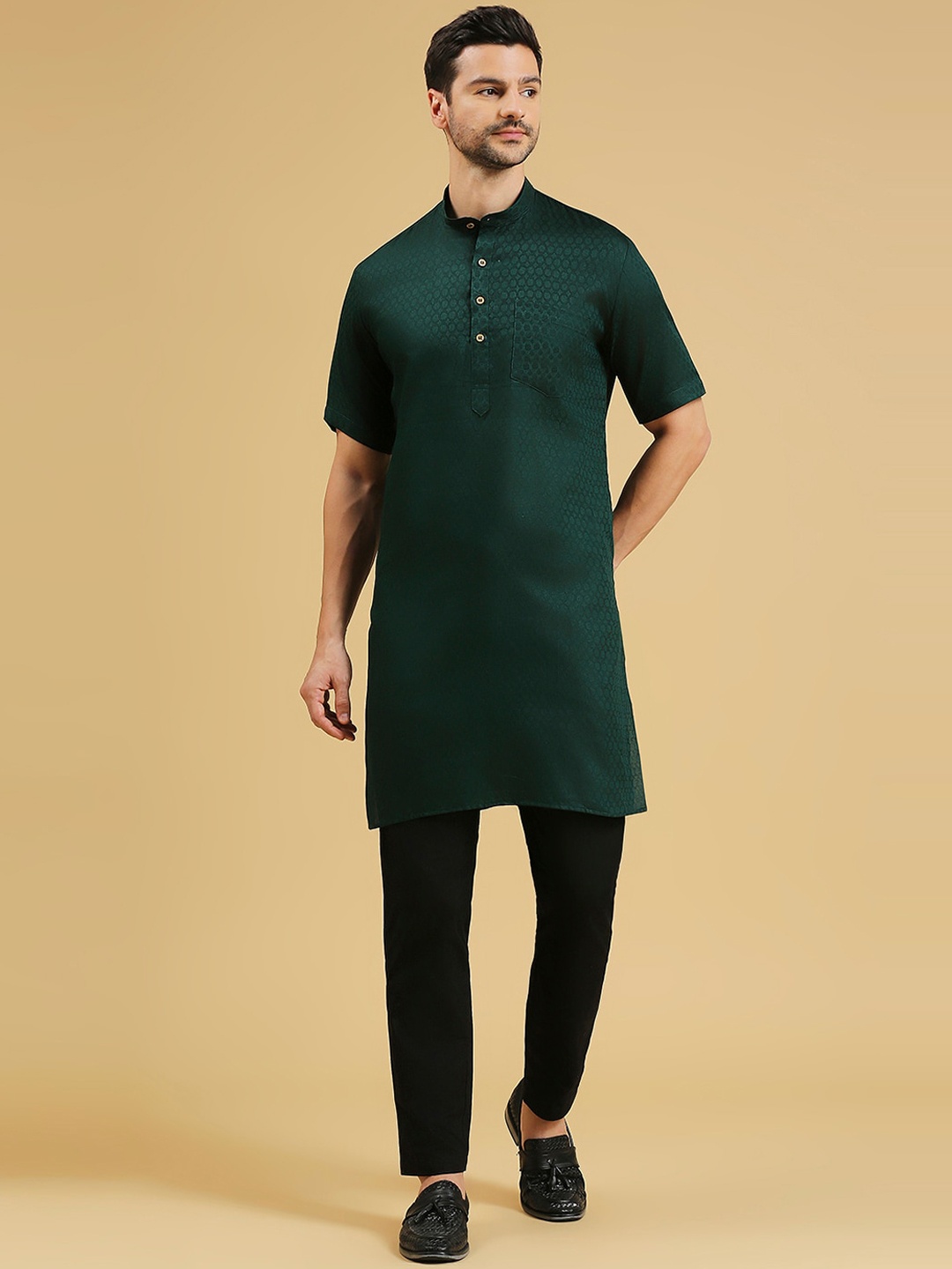 

RAJUBHAI HARGOVINDAS Geometric Woven Design Pure Cotton Straight Kurta, Green