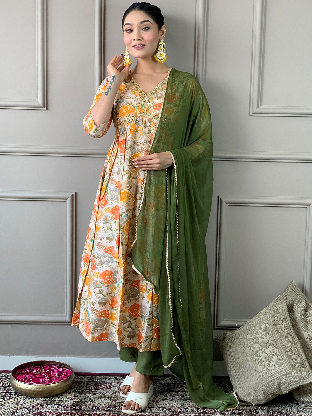

J.KANJI Women Floral Printed Pleated Thread Work Kurta with Trousers & Dupatta, Orange