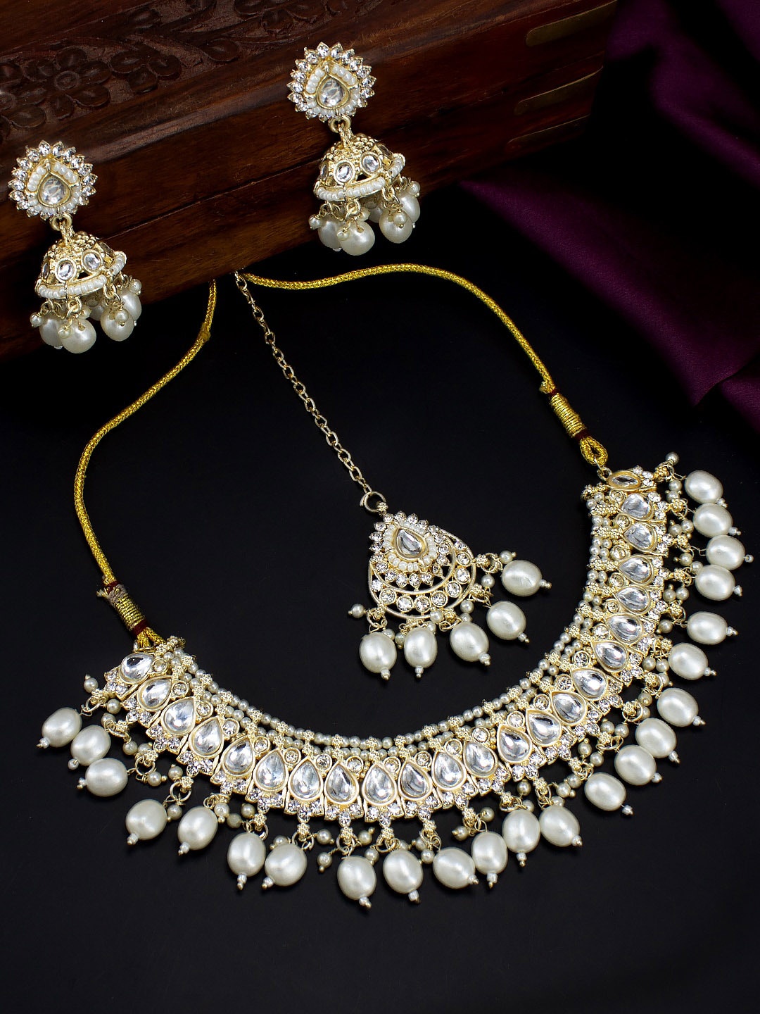 

PRIVIU Gold Plated Kundan Studded Jewellery Set